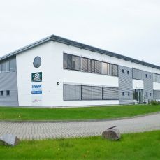 Gewerbevermietung mit ca. 100 m² Gewerbehalle/ca. 85 m² Bürofläche im Gewerbegebiet Hartmannsdorf